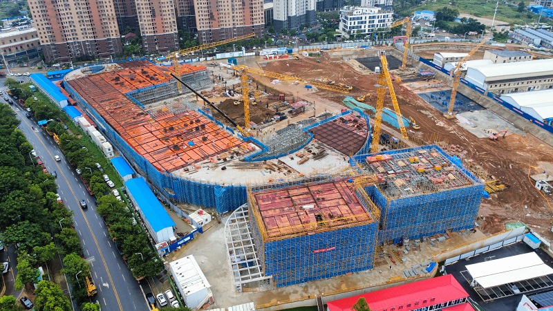 中普重工助力光谷教育新地标，光谷四高首件钢构件精准就位