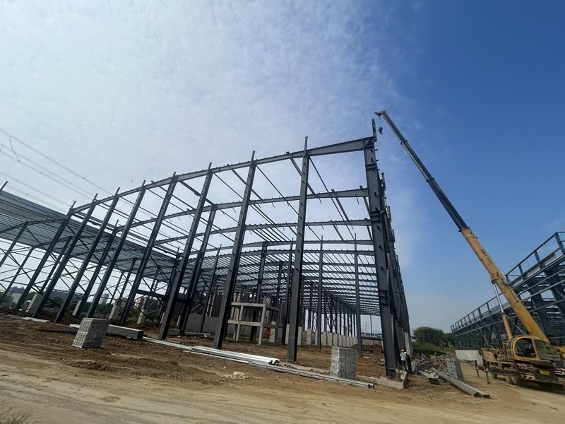 百万吨级绿色工厂雏形初现——中普重工承建项目进入围护工程阶段，两幢厂房同步封顶
